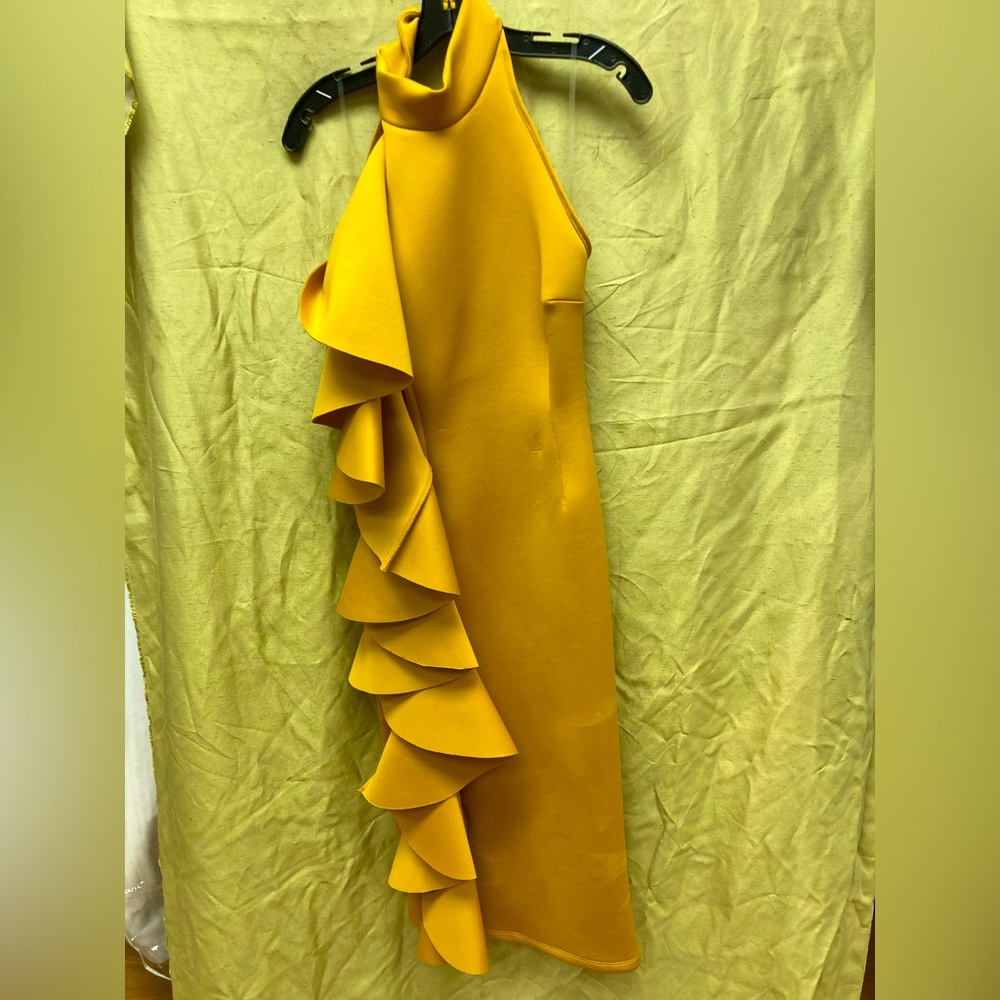 Beautiful new dress Eleganzarella dress, size S, color yellow .